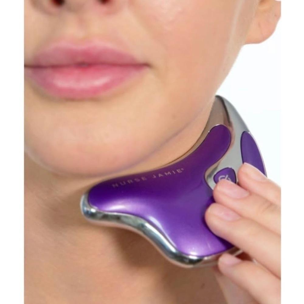 Nurse Jamie Triangle Sculpt & Firm Facial Beauty Tool - Picture 3 of 13